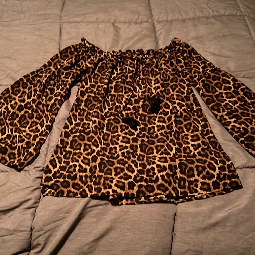 Women’s Michael Kors leopard off the shoulder top Medium